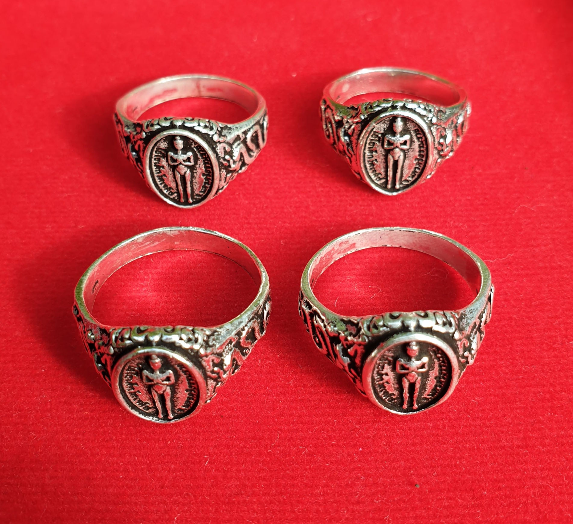 แหวน ไอ้ไข่ รับประกัน เงินแท้ 92.5% หนัก1บาท พร้อมกล่อง มี4ขนาดให้เลือก 7 8 9 10. +++แถมฟรีผ้ายันต์ +++ปลุกแสกให้แล้ว