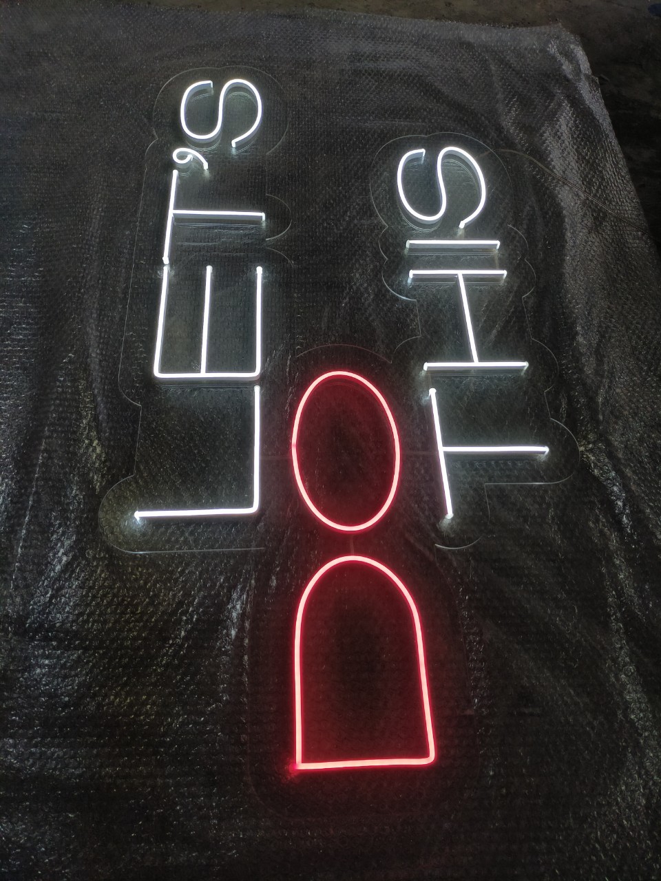 ไฟนีออน เฟค