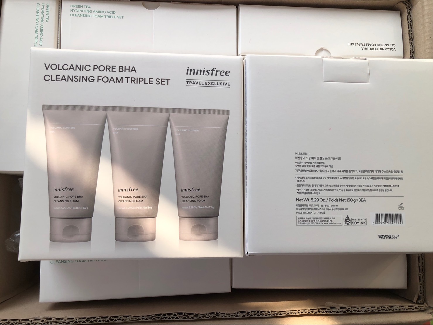 Innisfree Volcanic Pore BHA Cleansing Foam 150g. โฟมโคลนภูเขาไฟ