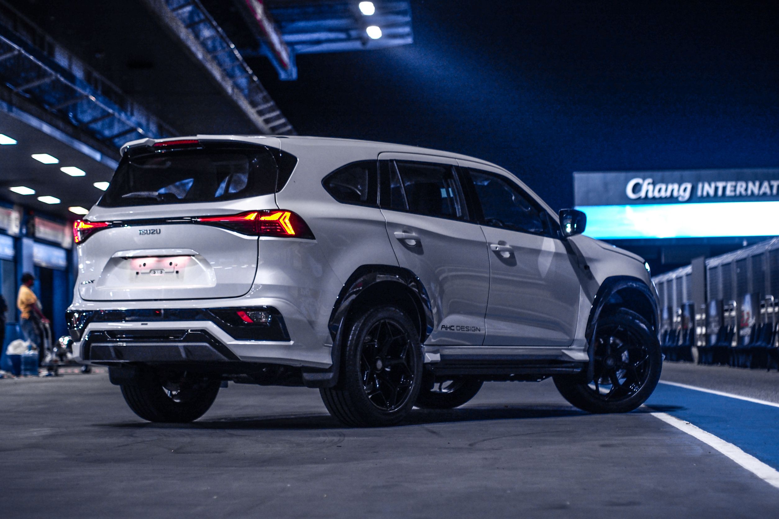 ชุดแต่ง ชุดสเกิร์ต Isuzu MU-X 2025 รุ่น AKC