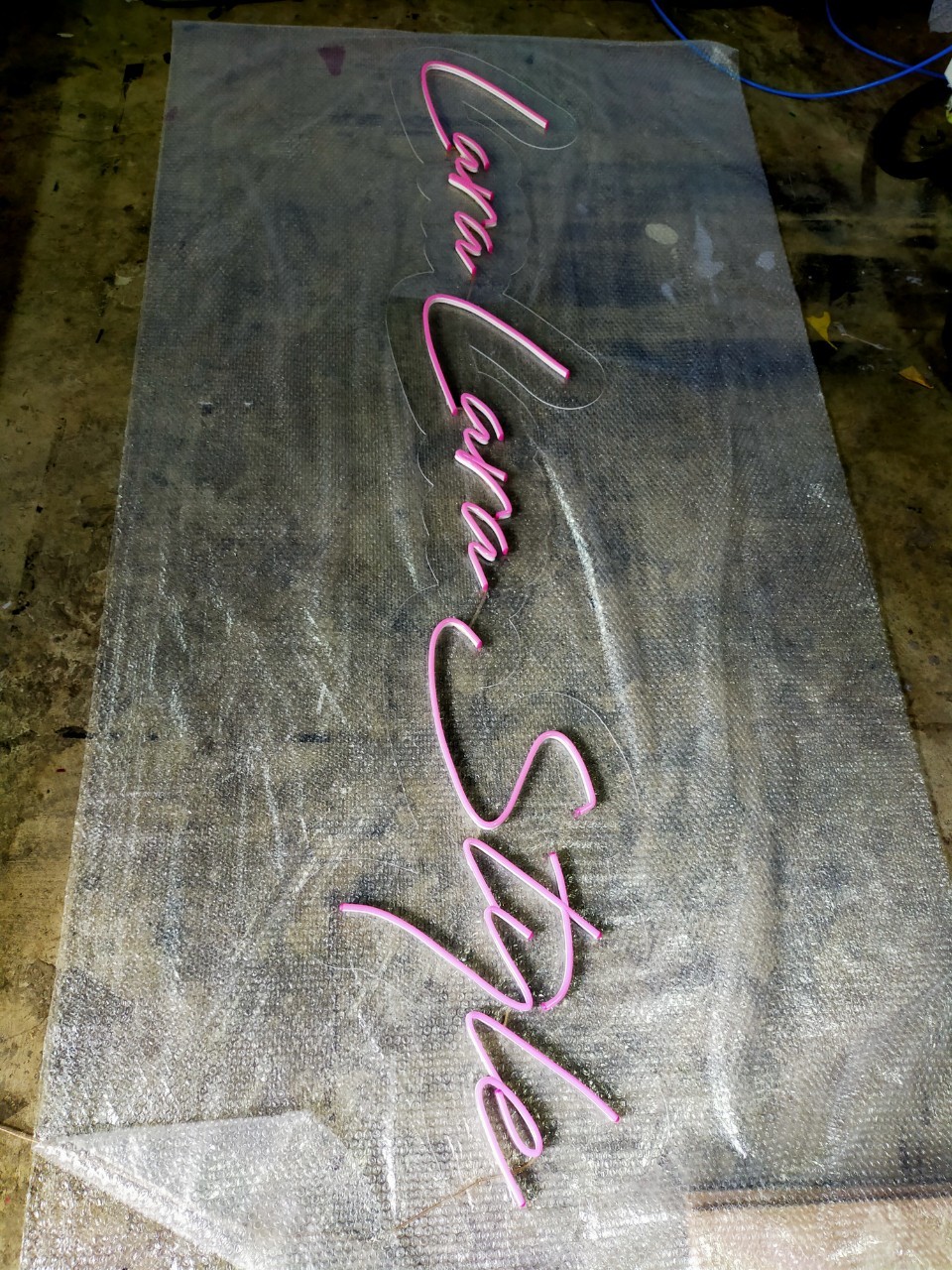 ไฟนีออน เฟค