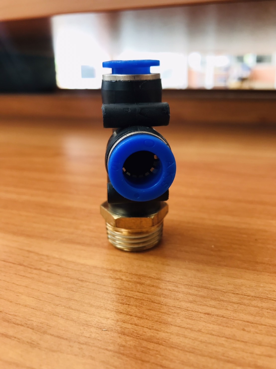 ข้อต่อลมสามทางเกลียวนอก1ข้าง รุ่น PD 10-04 ขนาด 4 หุน สำหรับสายลม 10 มม.#036160