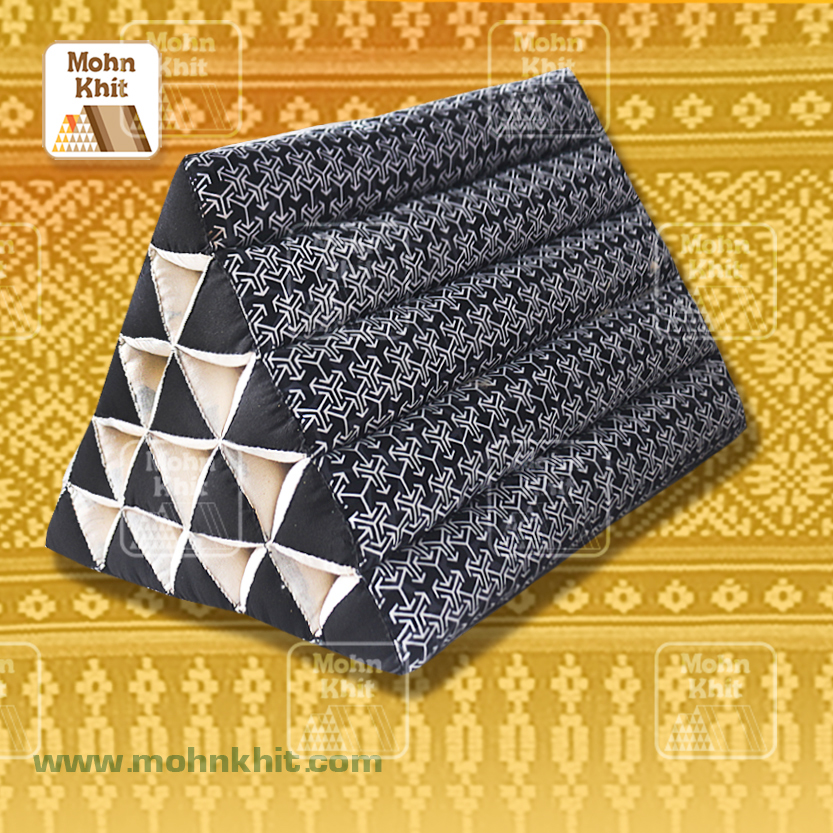 หมอนสามเหลี่ยม15ช่องผ้าcanvas ขนาด52cmx36cmx32cm// Thai Triangle Cotton Traditional Floor Cushions.
