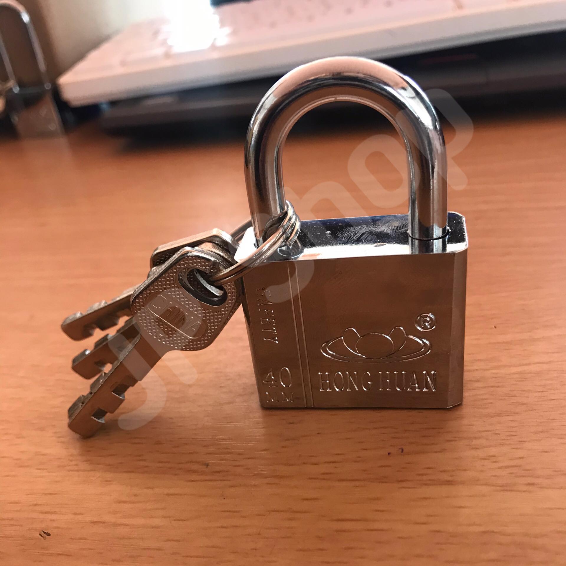 กุญแจล็อคบ้าน ล็อคครัว ล็อคอเนประสงค์ 40 มม. ล็อคแน่นหนา คงทน ราคาถูก สนใจสั่งซื้อได้เลย ห่วงสั้น #6971342321143