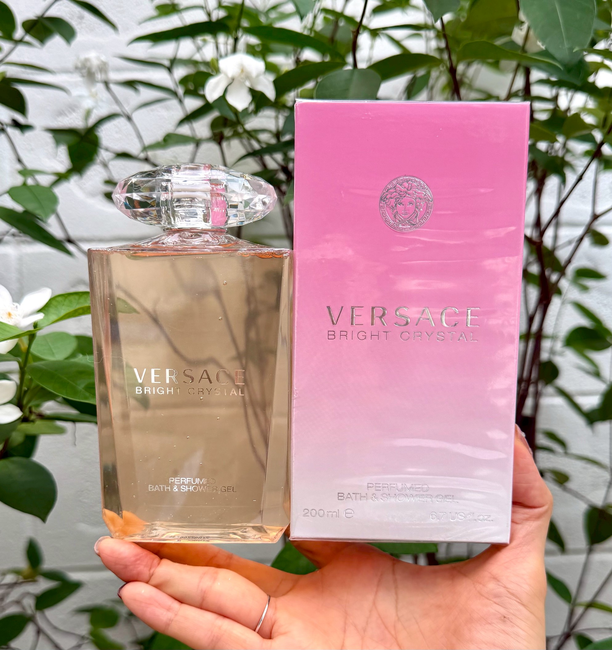 Versace Bright Crystal Perfumed Bath & Shower Gel | 200ml. เจลอาบน้ำกลิ่นน้ำหอม Versace