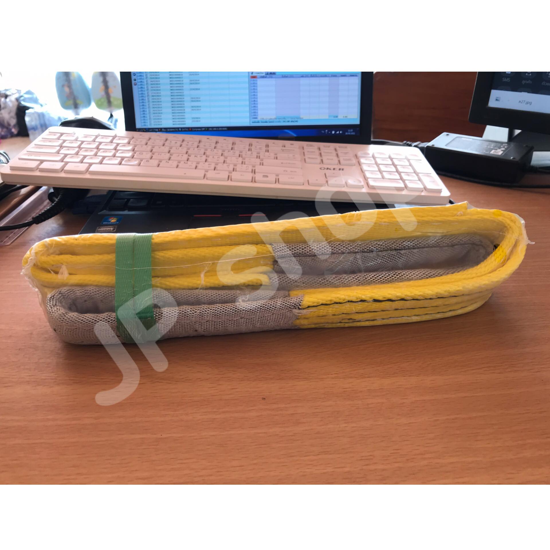 สายพานยกของขนาด 1 เมตร สีเหลือง หนา ทนทาน แข็งแรง สายสลิง ยกรถเครน สายยกของ อุปกรณ์ยกของหนักสลิงแบนแขวน สายลาก กว้าง 3 นิ้ว ยาว 1 เมตร ยกได้ 3 ตัน #02200