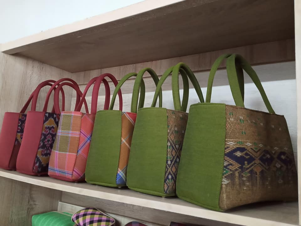 กระเป๋าผ้าทอลายพระราชทาน กระเป๋าถือ กระเป๋าหิ้ว 11x27x16 Cm//Khit Bag, Tote Bag, Tote Bag