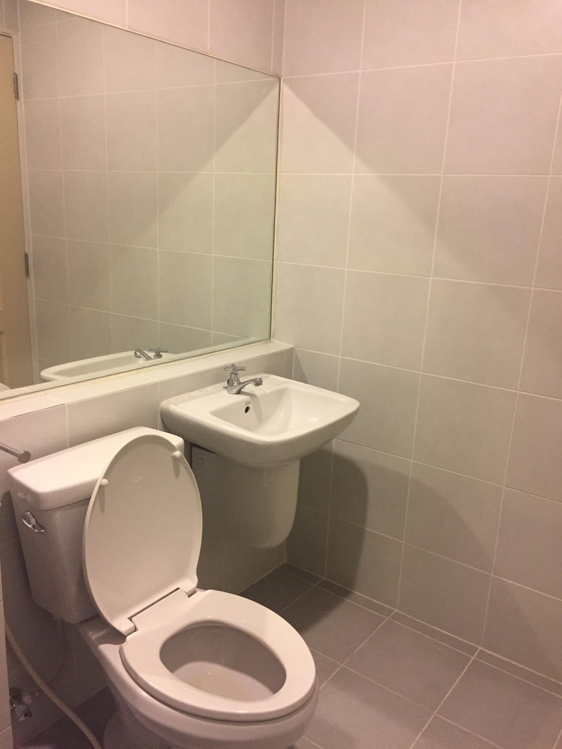 ขายคอนโดเลต รัชดา 36 ห้องสตูดิโอ ชั้น 3 ห้องมุม อาคาร B ห้องใหม่ไม่เคยอยู่ ; For Sale : Condolette Ratchada 36, Studio, Fl.3, Corner Unit, Bldg. B