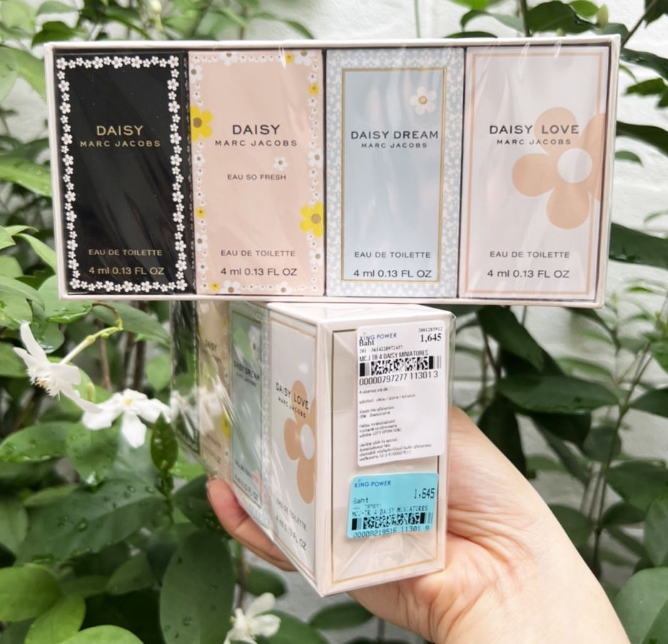 เซตน้ำหอมมินิ 4 กลิ่น Marc Jacobs Perfume Collection Gift Set