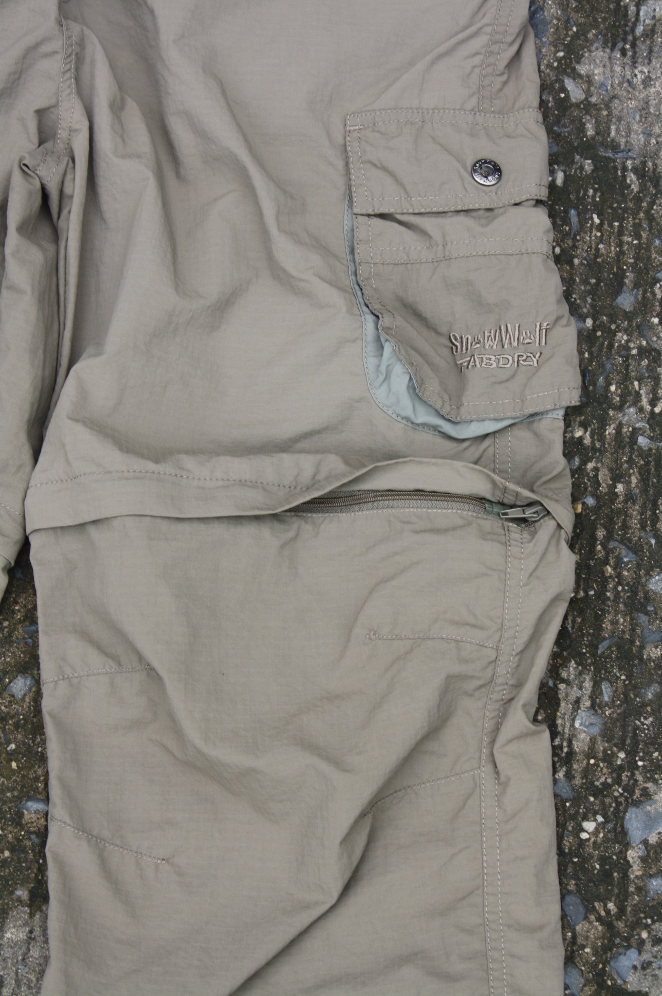 ขายแล้ว กางเกงเดินป่าผ้าแห็งเร็ม ถอดต่อขาได้