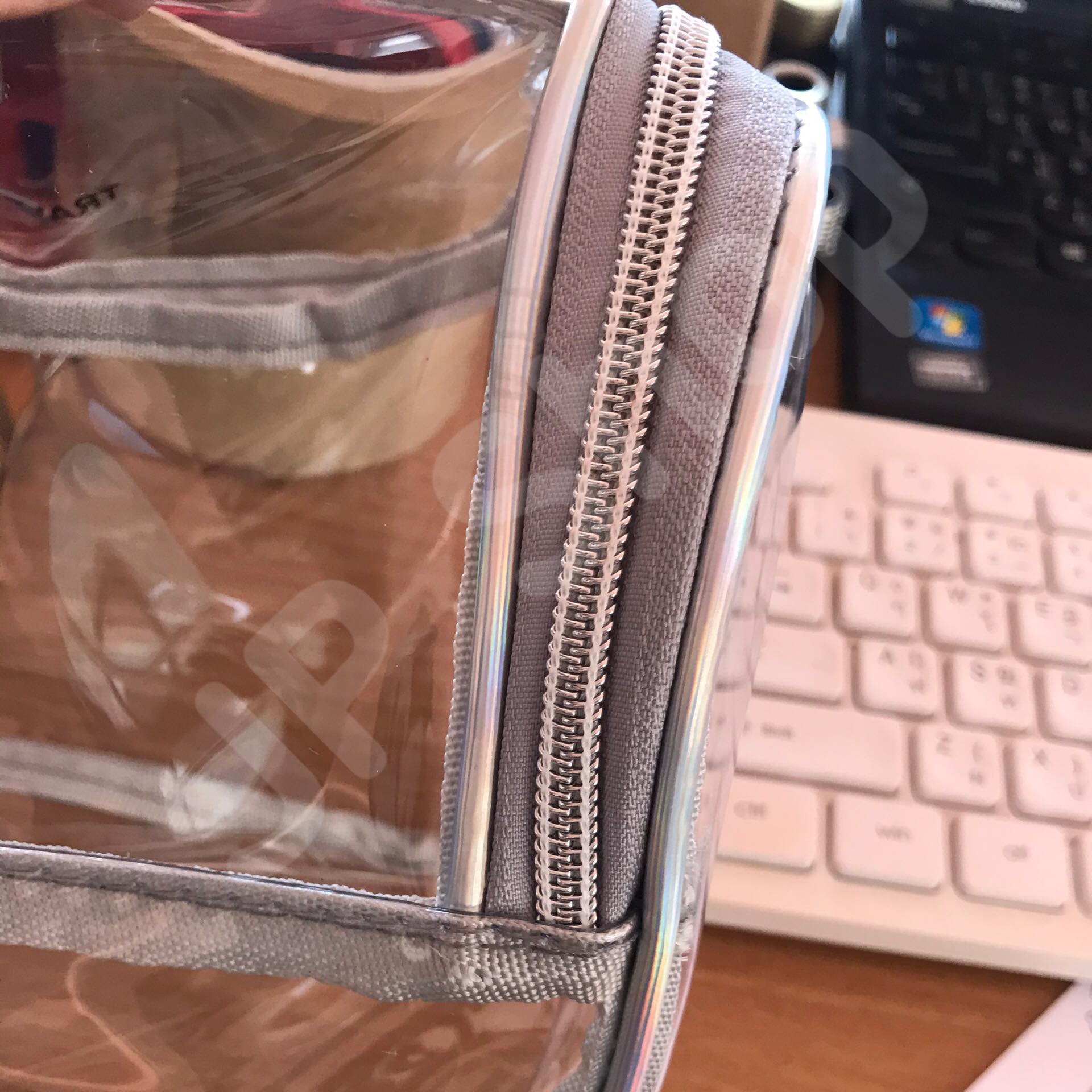 กระเป๋าใส่เครื่องสำอาง รุ่นพกพา สีเทา โปร่งใส ราคา/1 ใบ #0102