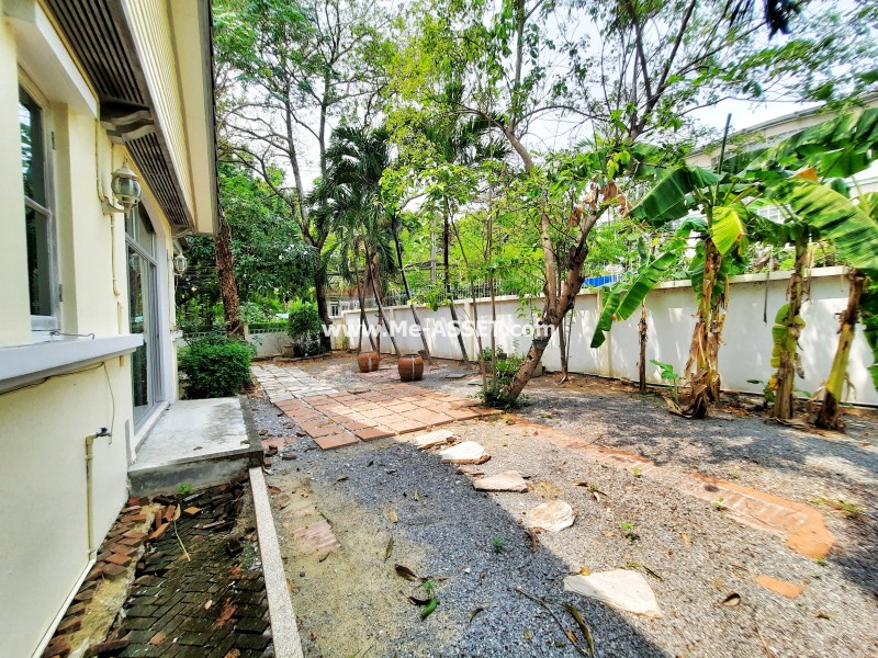 ขายบ้านเดี่ยว ม.นันทวัน (วงแหวน-รัตนาธิเบศร์) ถ.ตลิ่งชัน-สุพรรณบุรี ต.เสาธงหิน อ.บางใหญ่ นนทบุรี ต้นโครงการ ตรงข้ามสวนสาธารณะ / พื้นที่ 2 ชั้น 151 ตารางวา