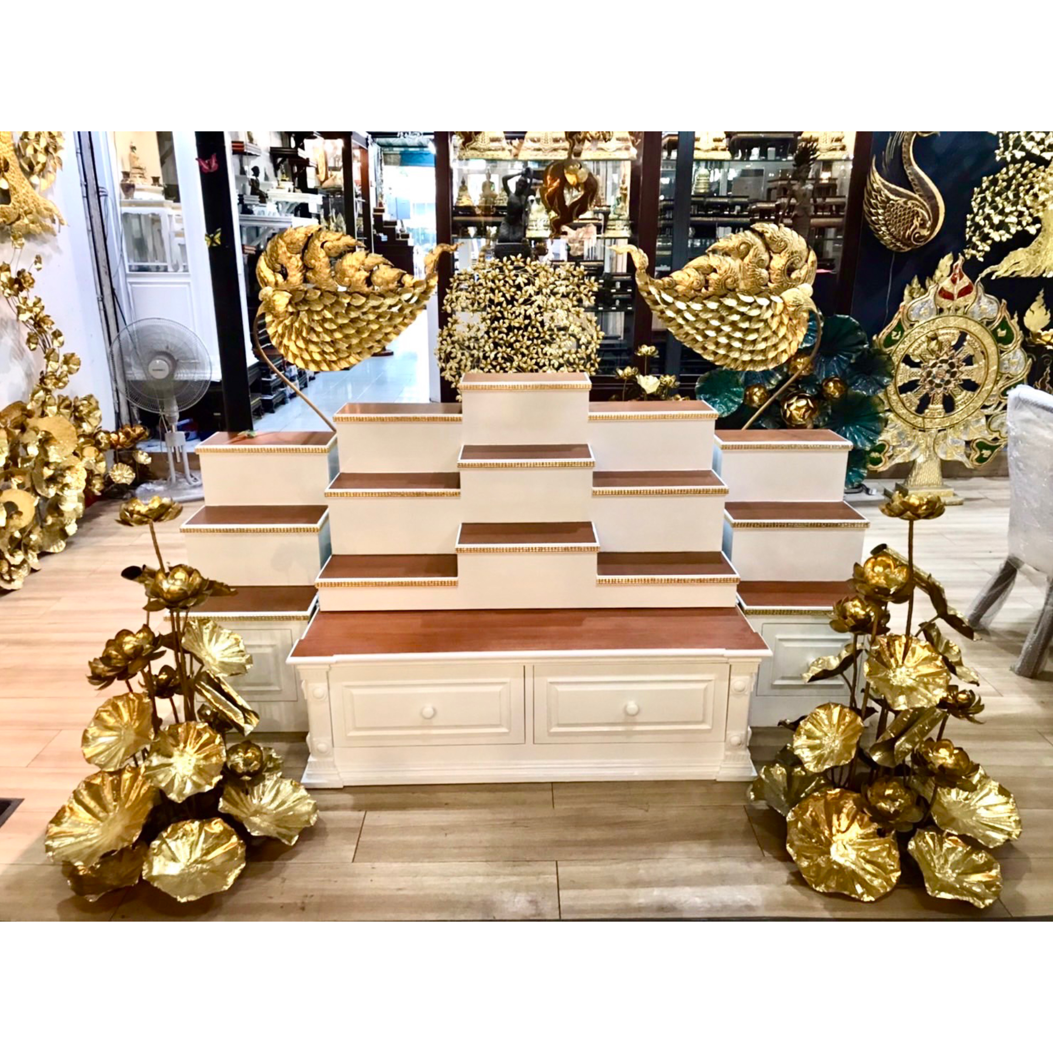 ตู้พระแบบเตี้ย 9x8 ขั้นบันได 15 ขั้น สีขาวท็อปสัก