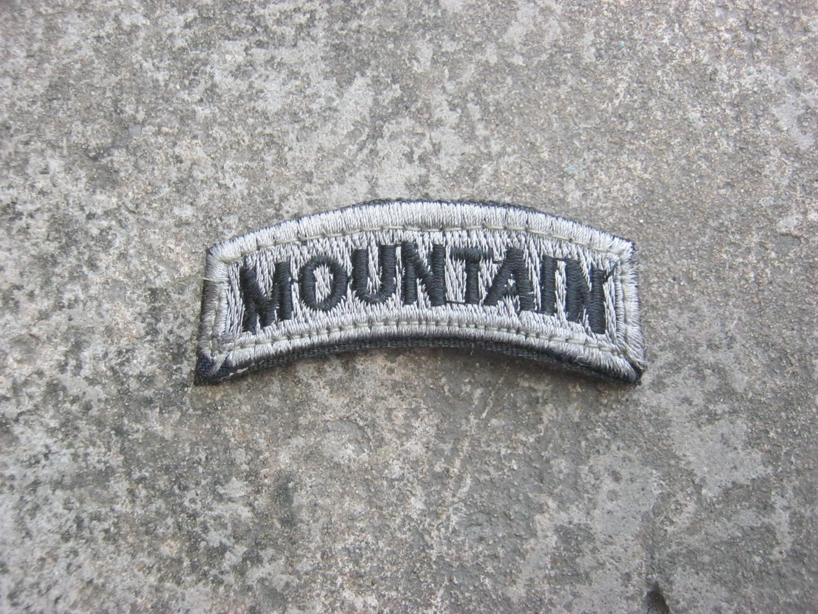 ขายแล้ว คิ้ว Mountain ป่าภูเขา