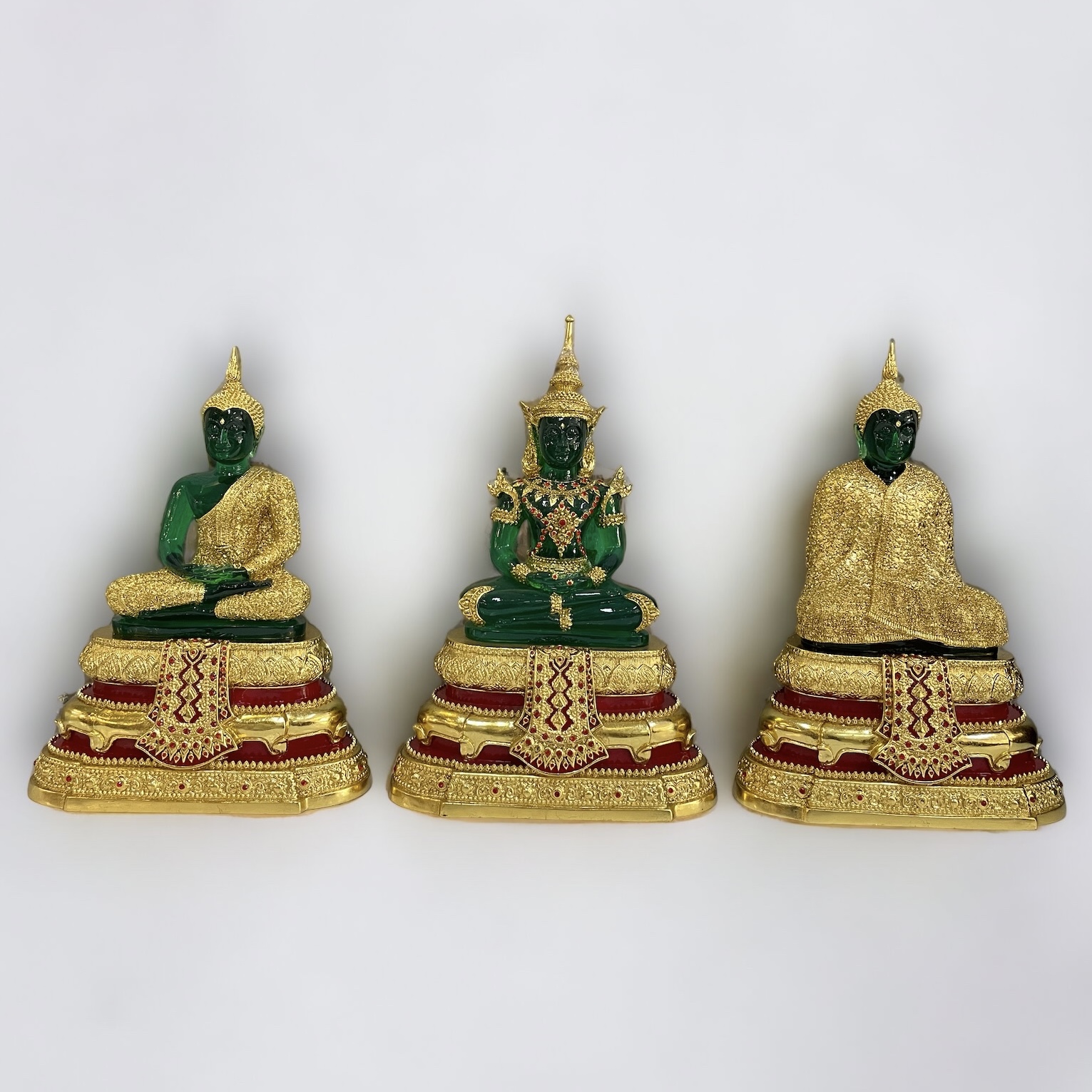 พระแก้วมรกต 9 นิ้ว สีเขียวมรกต