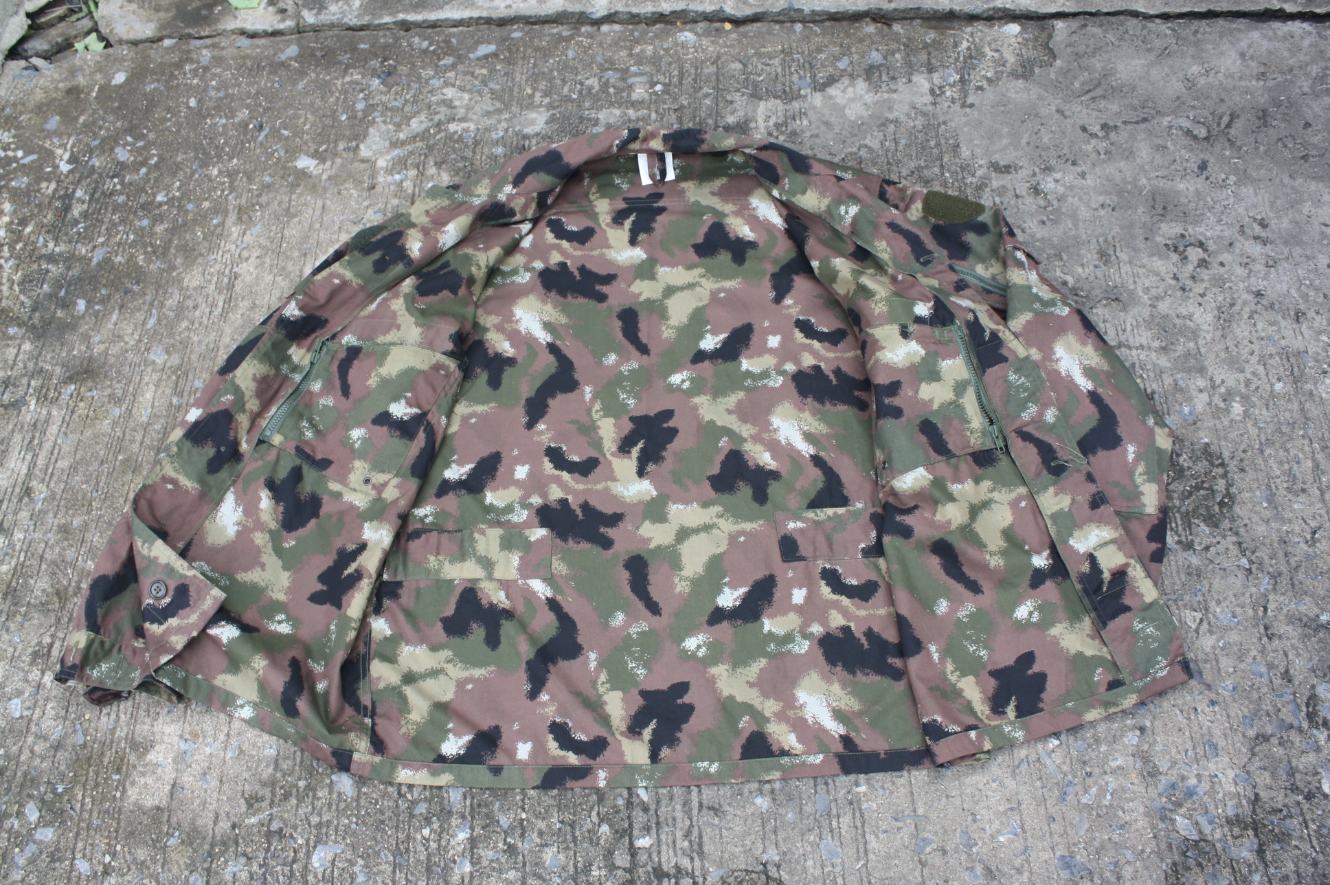 the Italian Army (Esercito) is mimetico Vegetata (vegetated pattern),