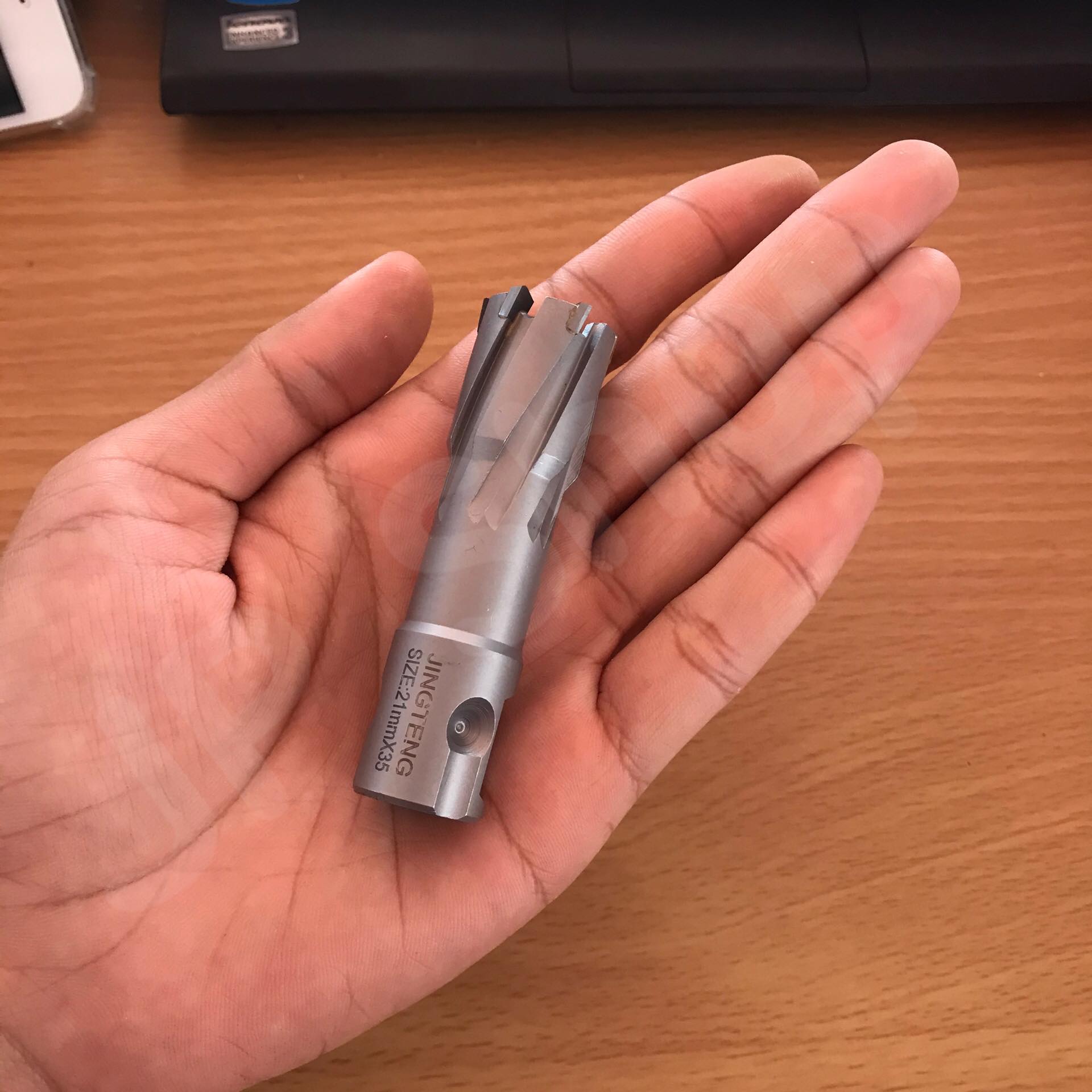 ดอกสว่านเจ็ทบอส แบบโฮลซอว์คาร์ไบสำหรับเจาะเหล็กหนา ด้วยสว่านแม่เหล็กไฟฟ้า ขนาด21*35 มม. #2135