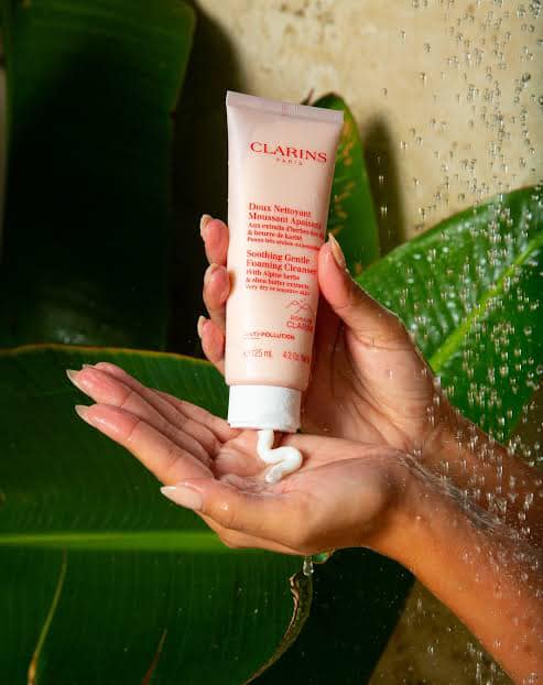 Clarins soothing gentle foaming cleanser 125ml. โฟมสูตรสำหรับผู้ที่มีผิวแห้งถึงผิวแพ้ง่าย (1หลอด)