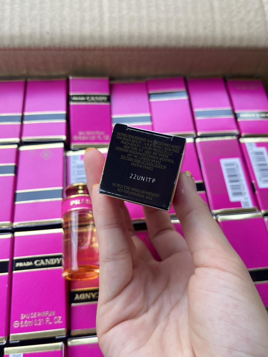 แบบแต้ม Prada Candy Eau De Parfum 6.5ml. ของแท้