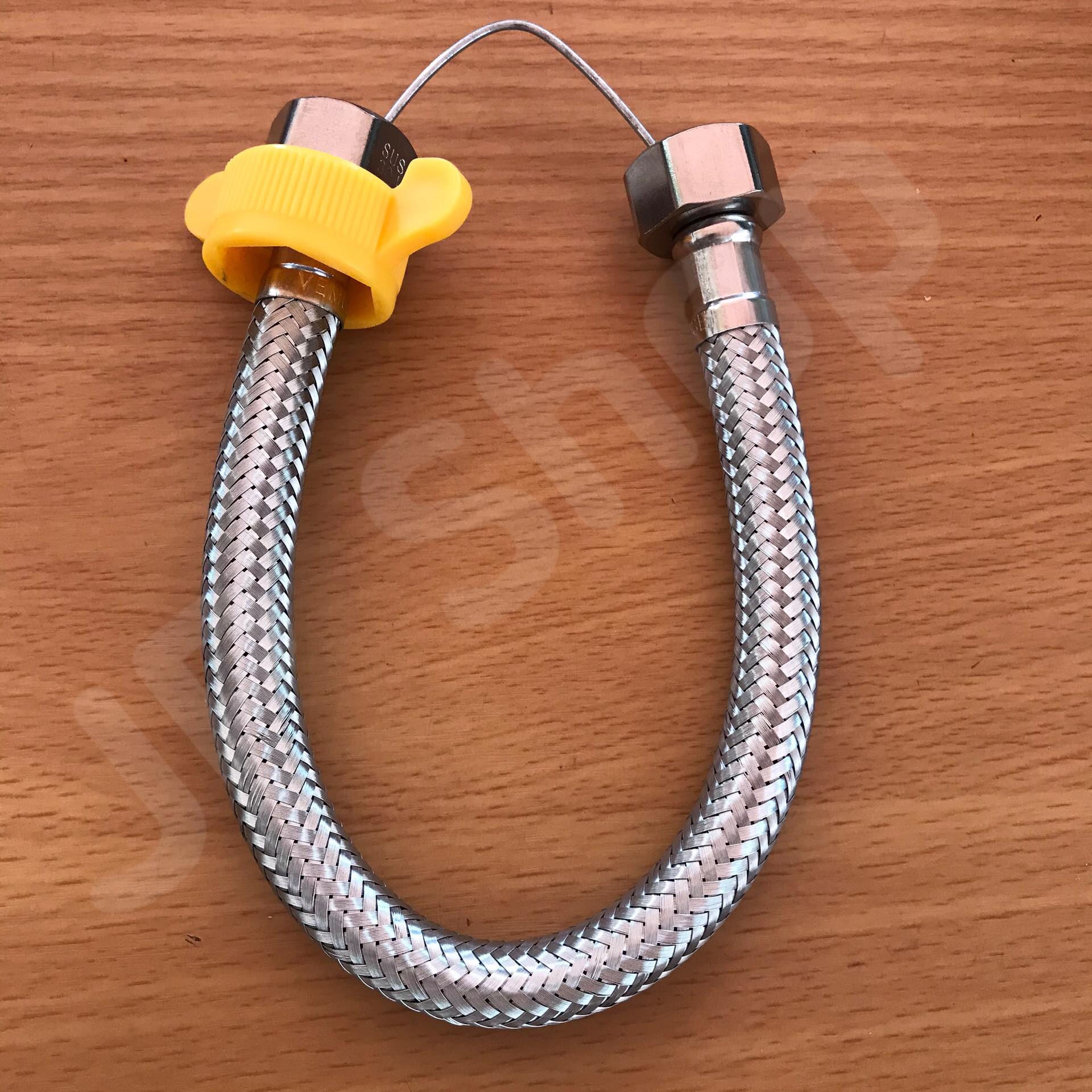 สายน้ำดี ความยาวขนาด 30 ซม. หัวสายสแตนเลส304 เกลียวใน4หุน(1/2") สำหรับต่อน้ำใช้ทั่วไป ห้องน้ำ ห้องครัว #3001