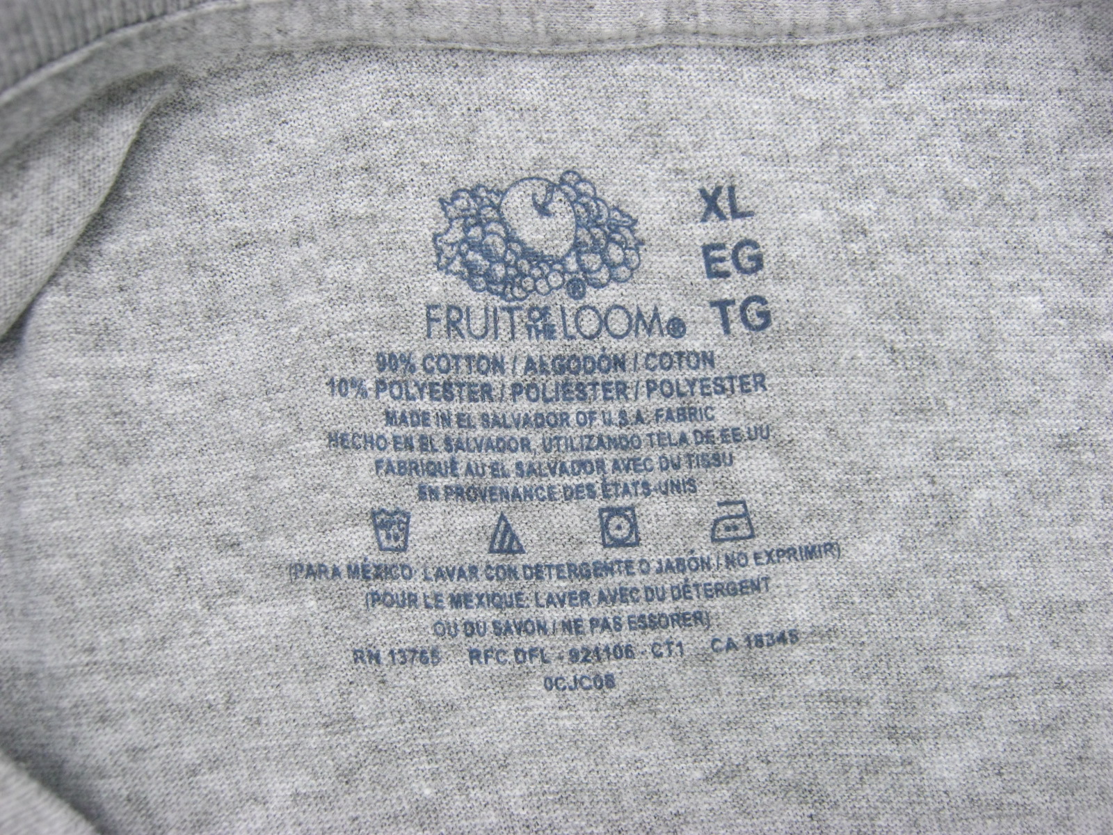 เสื้อยืดสีเทา fruitoftheloom