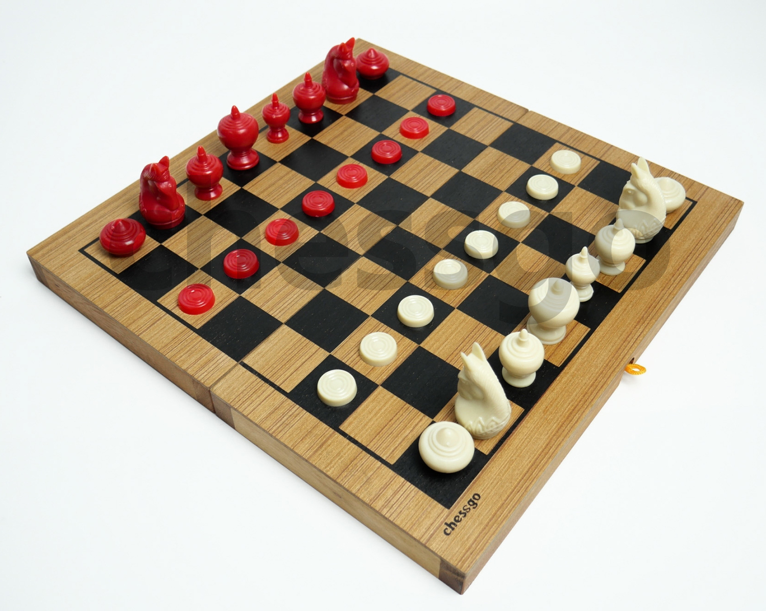 ชุดหมากรุกไทย(กระดานไม้พับสลับสีดำ+ตัวพลาสติกbermuda)