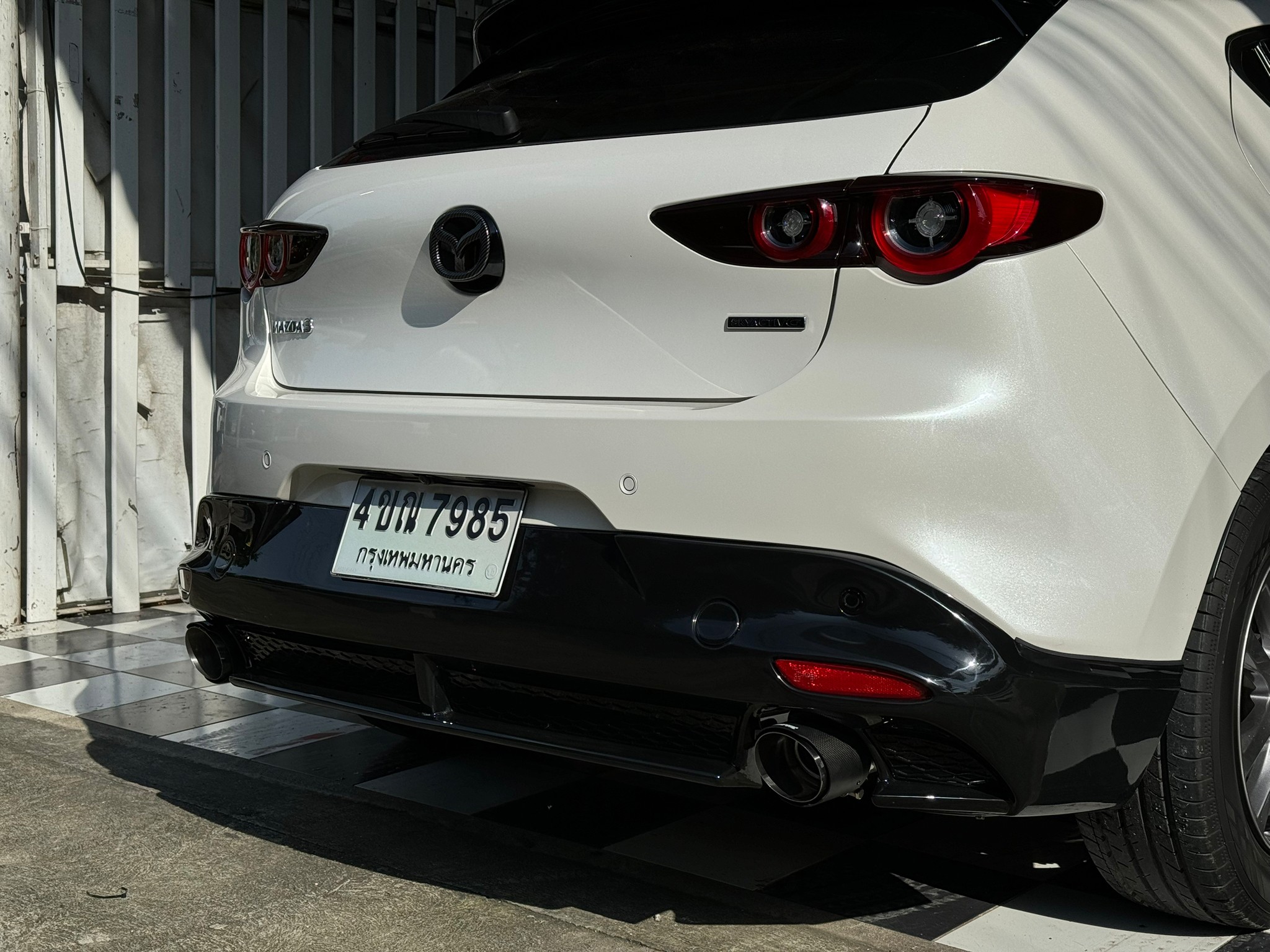 LOGO ฝาท้าย Carbon Mazda 3