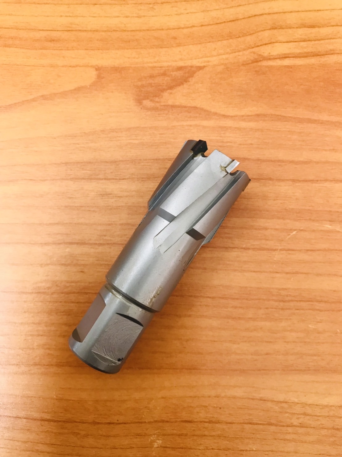 ดอกสว่านเจ็ทบอส แบบโฮลซอว์คาร์ไบสำหรับเจาะเหล็กหนา ด้วยสว่านแม่เหล็กไฟฟ้า ขนาด25*35 มม. #2535