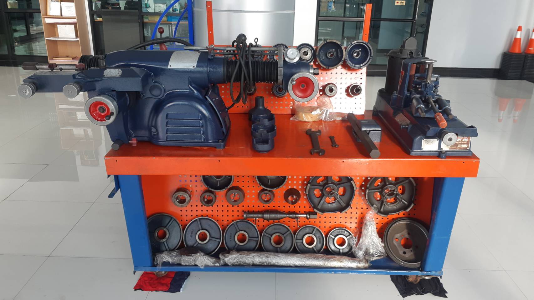เครื่องเจียรจานเบรค Ammco 4100