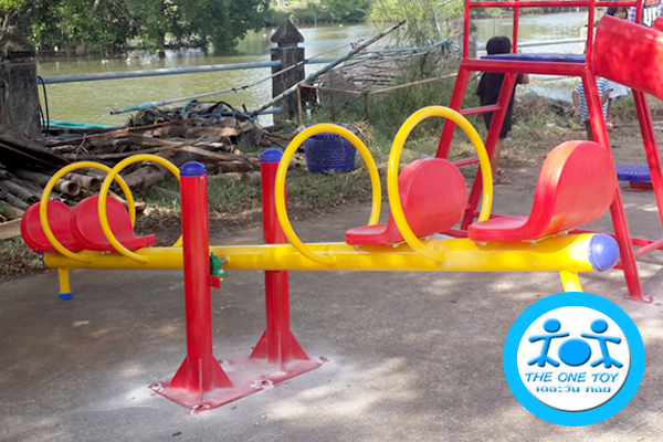 คานกระดก 1 คาน 4 ที่นั่ง