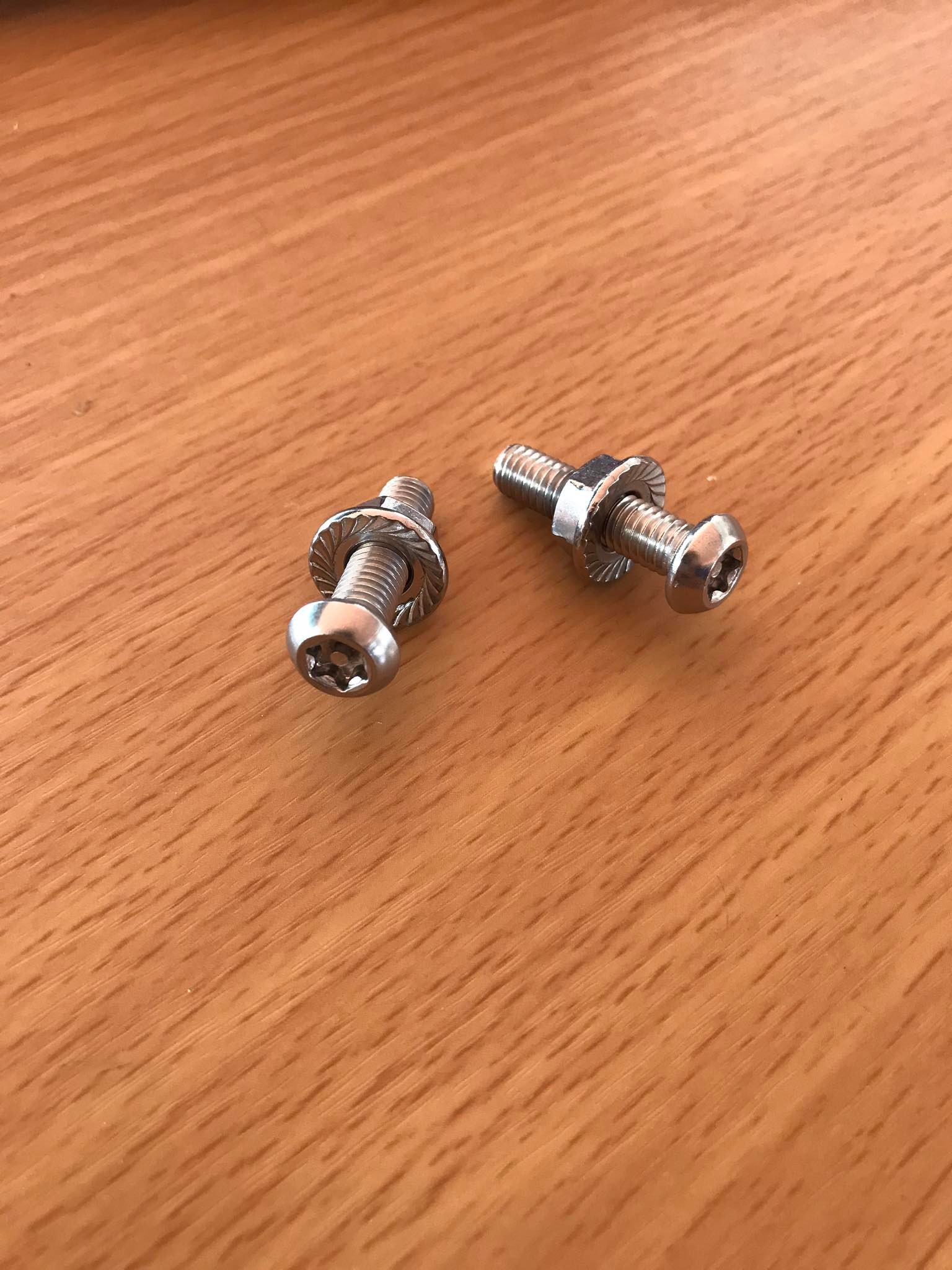 น็อต สกรู น็อตสแตนเลสขนาดM6*25มม. พร้อมหัวน็อต (ดอกจันทร์) #6625