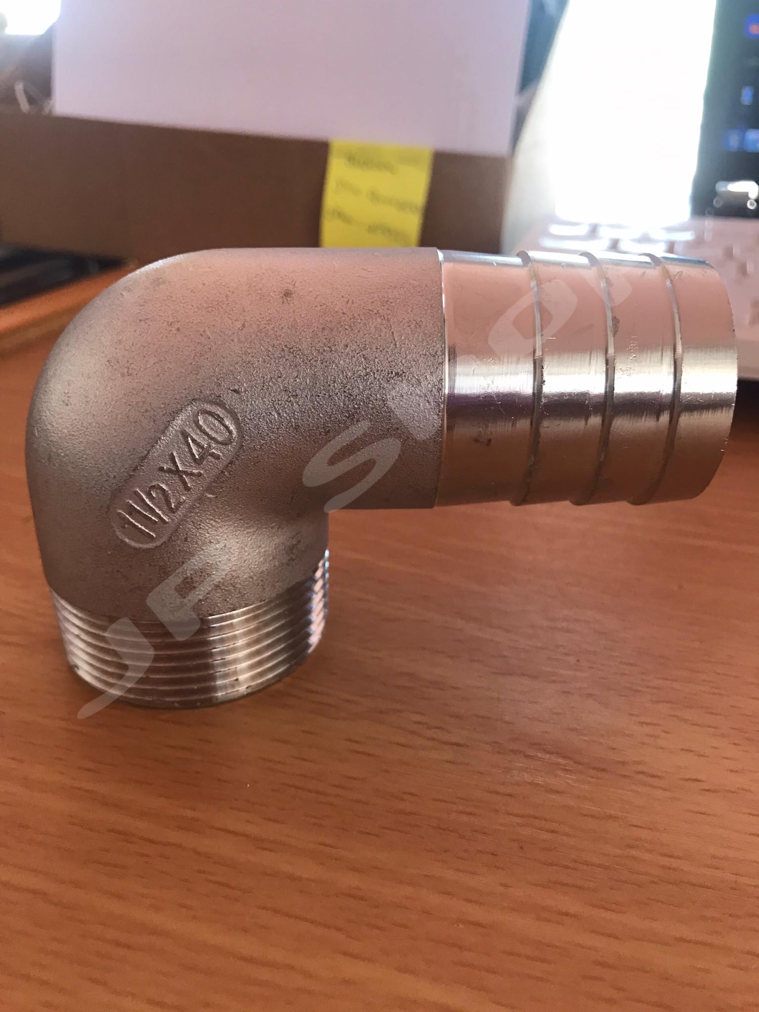 ข้องอขนาด1 1/2 นิ้วเกลียวนอก หางไหล สแตนเลส304 #28054