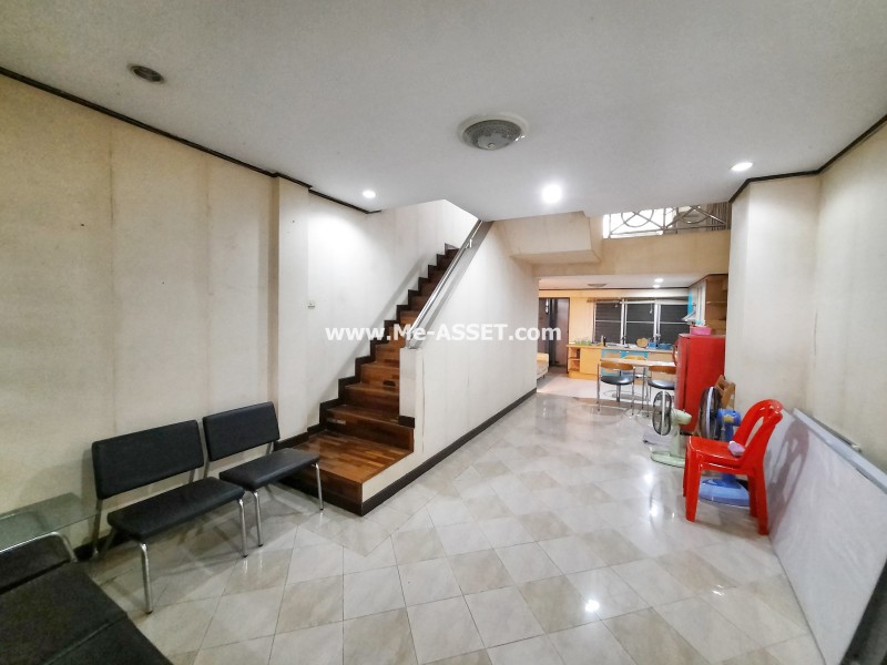 ขายทาวน์โฮม 3 ชั้น 18 ตรว ม.พรบดินทร ถ.นวมินทร์ 157 เขตบึงกุ่ม กรุงเทพฯ / การเดินทางสะดวกสามารถเข้า-ออกได้หลายเส้นทาง อาทิ ซอยนวลจันทร์ 36, 56, 157