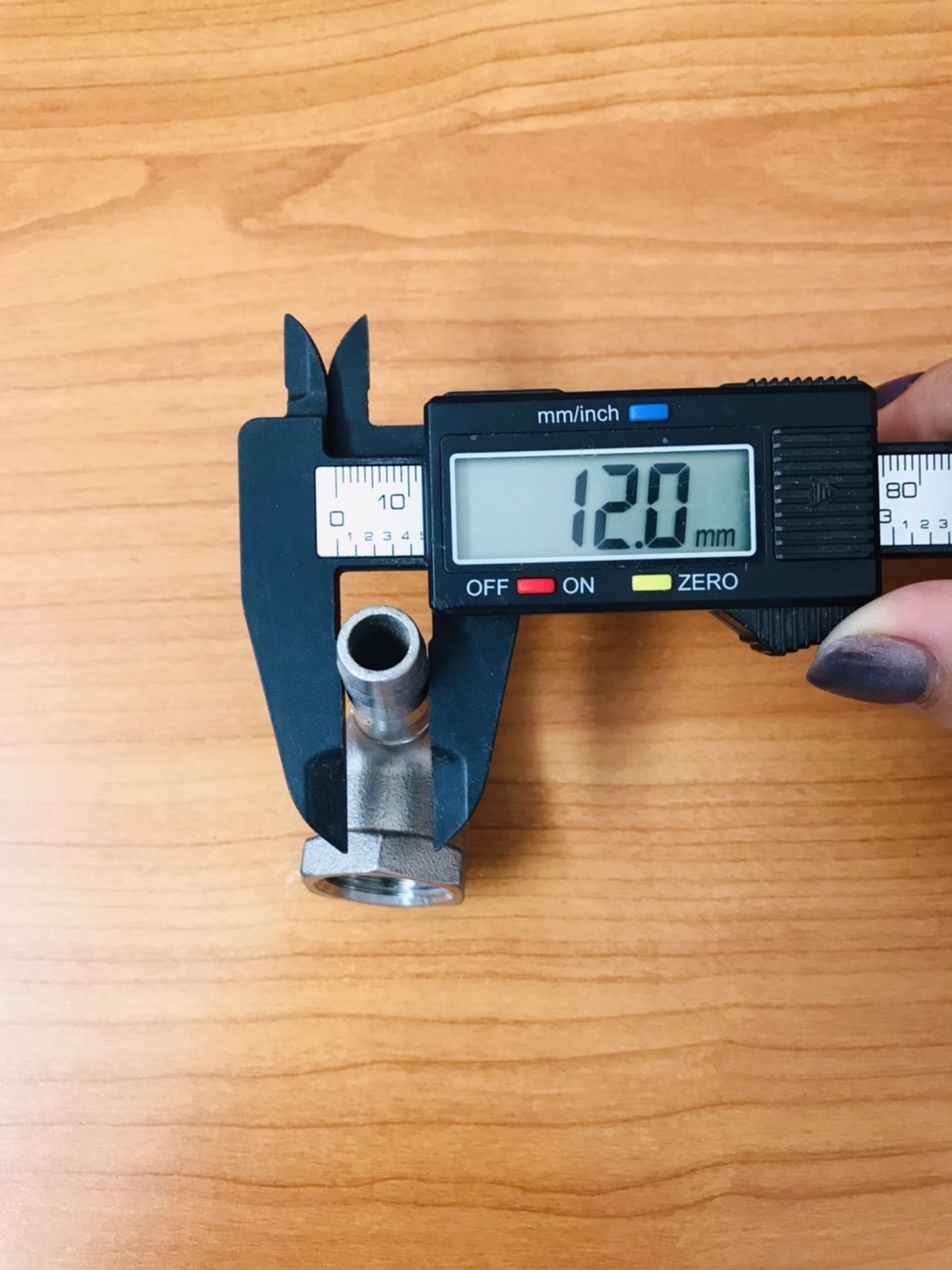 ข้องอเกลียวใน สแตนเลส 304 ขนาด 1/2 นิ้ว ( 4หุน) หางไหล 12 mm. ราคาต่อ1 ชิ้น #5098