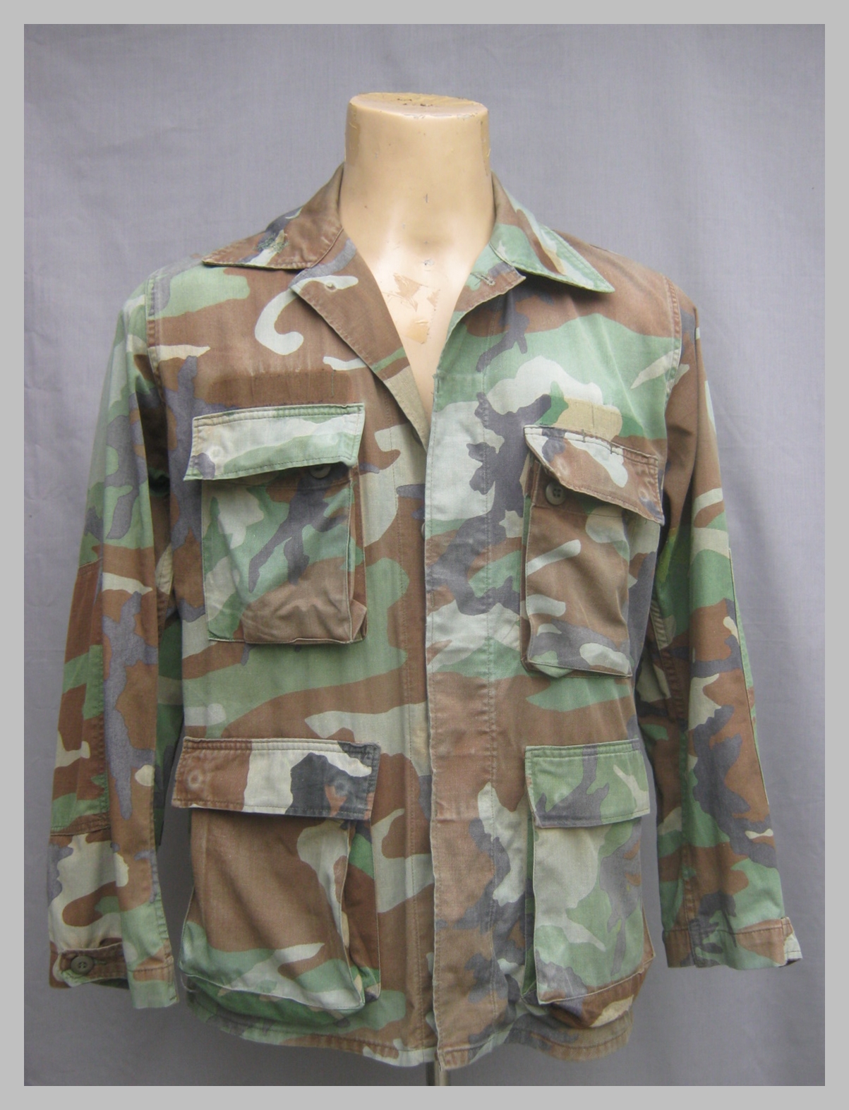 เสื้อทหารลายพราง
