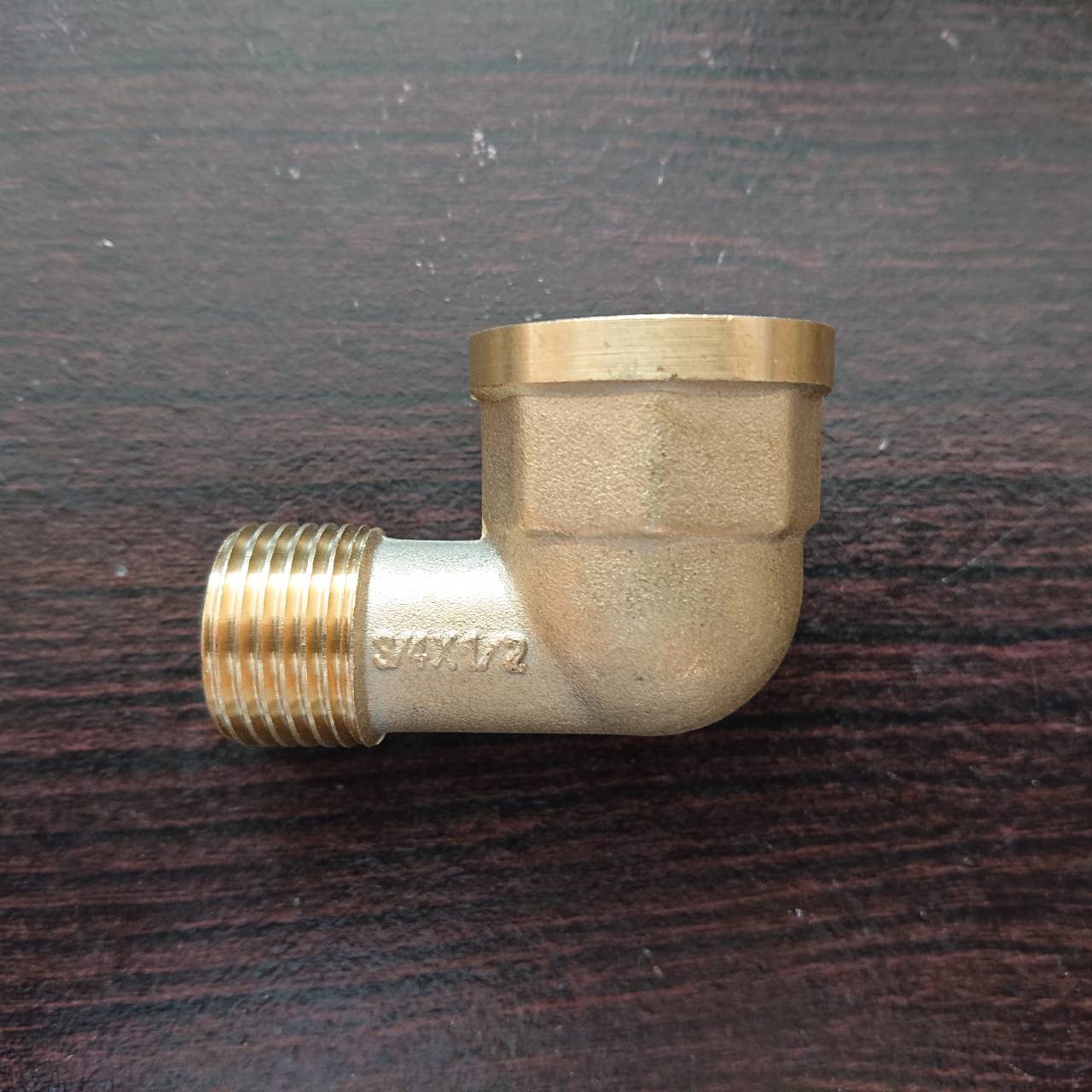 ทองเหลือง ข้องอเกลียวใน6หุน เกลียวนอก4หุน #060498