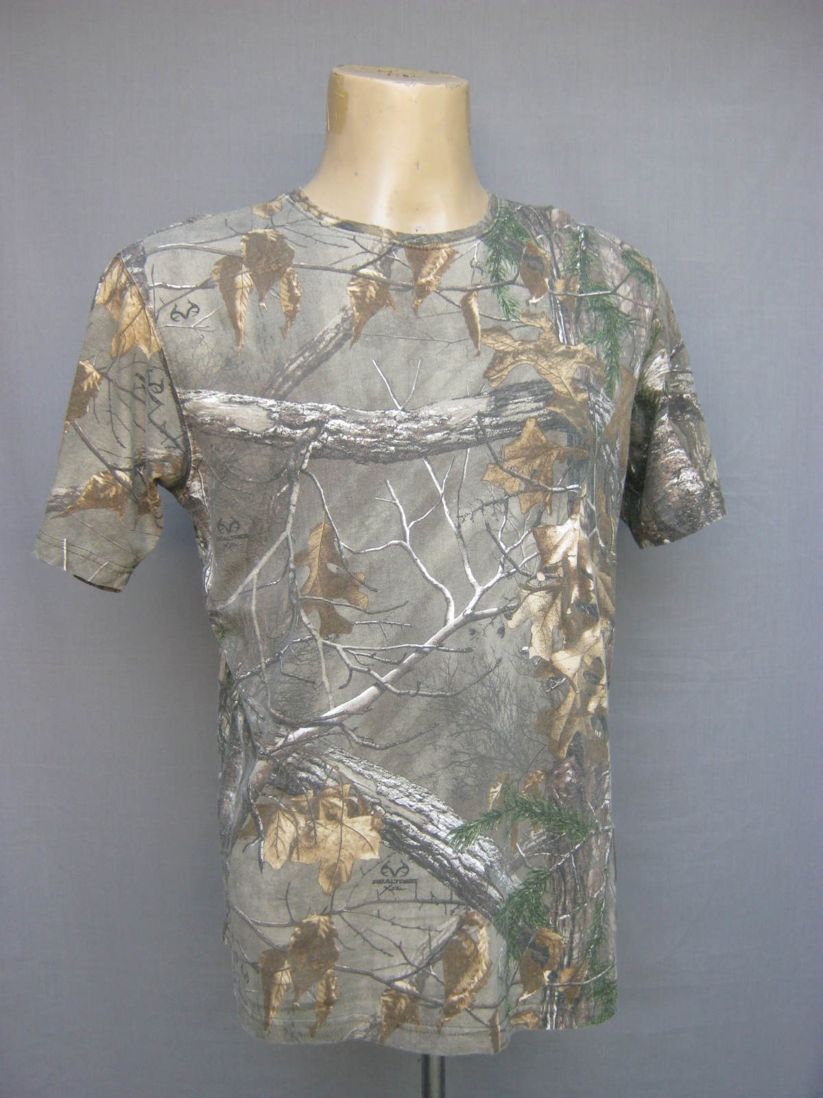 เสื้อยืดลาย ป่าไม้ REALTREE
