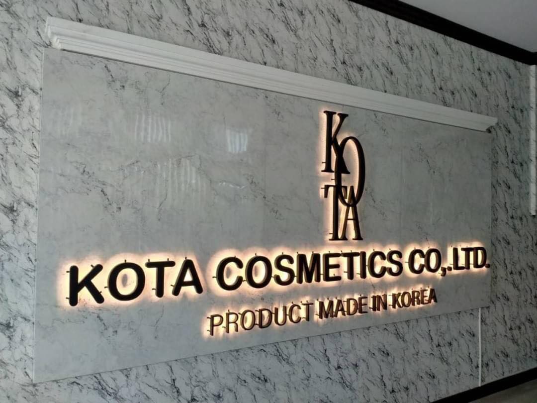 ป้ายตัวอักษรซิงค์ไฟออกหลัง -ซิงค์ทำสีดำ -ไฟออกหลังสีวอมไวท์ -พื้นเป็นอะลูมิเนียมคอมโพสิต4304