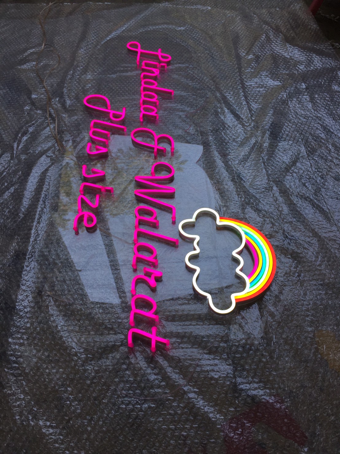 ไฟนีออน เฟค