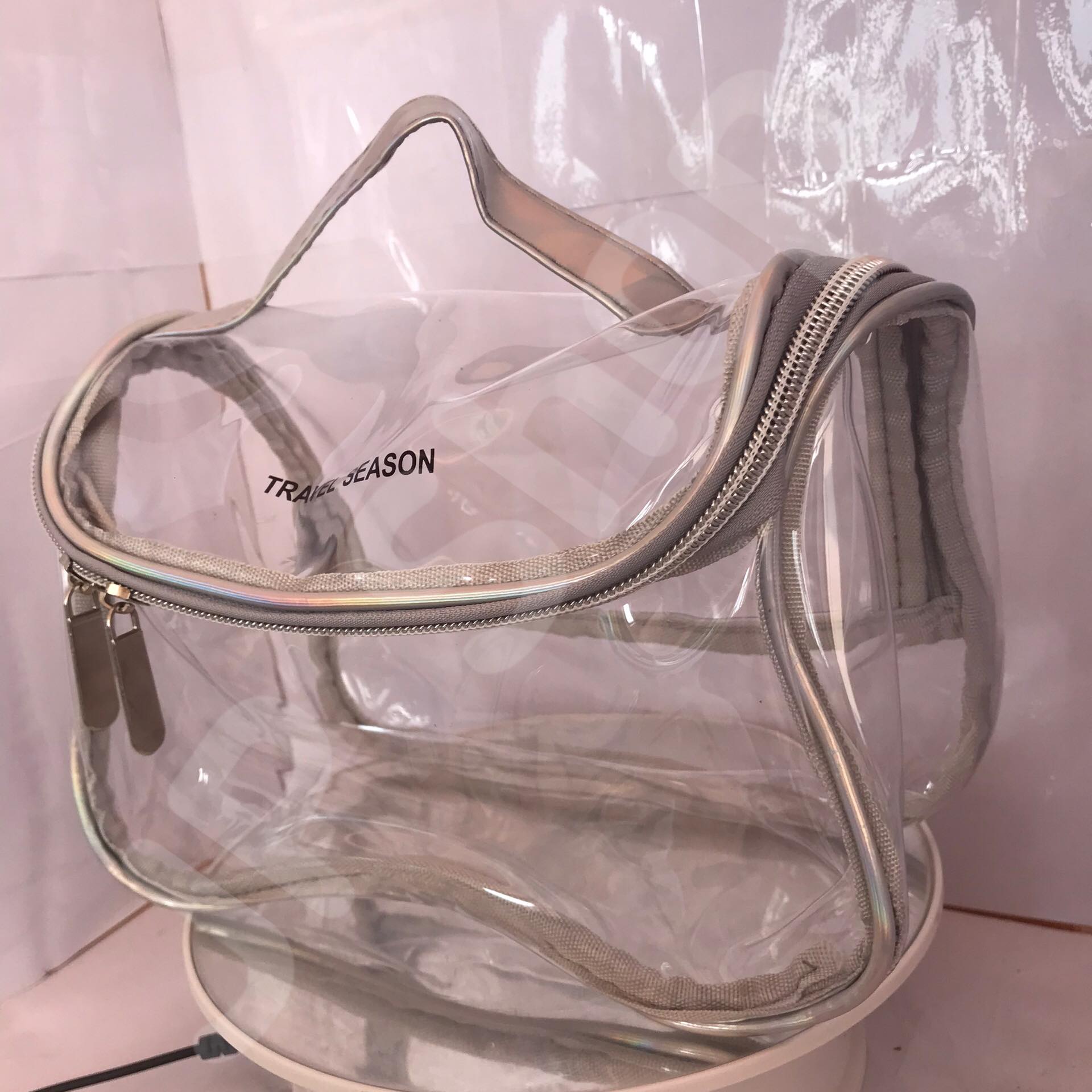 กระเป๋าใส่เครื่องสำอาง รุ่นพกพา สีเทา โปร่งใส ราคา/1 ใบ #0102