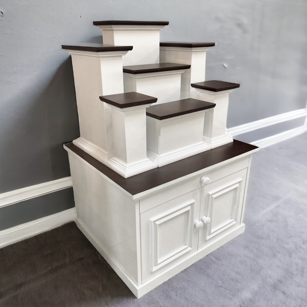 ตู้พระพร้อมแท่นโมเดิร์น หมู่ 7 หน้า 6 สีขาวท็อปน้ำตาล (ตู้สีขาว)