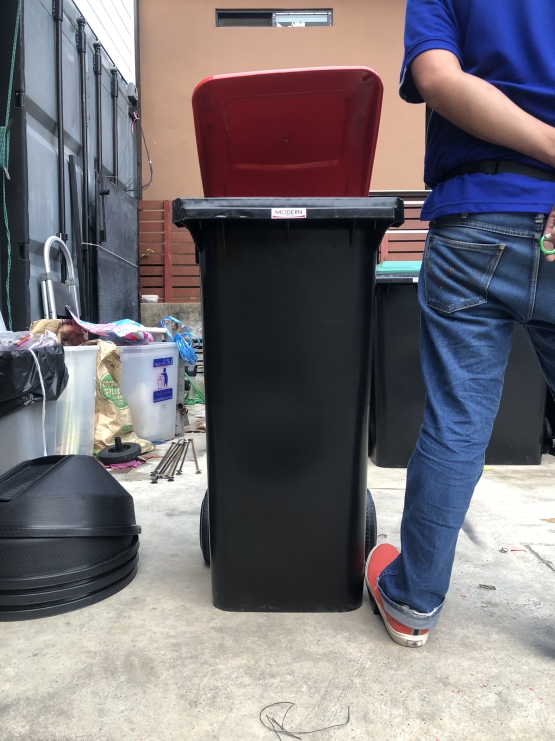 ถังขยะทรงเหลี่ยม เท้าเหยียบ ฝาสี พร้อมล้อเข็น 120 ลิตร