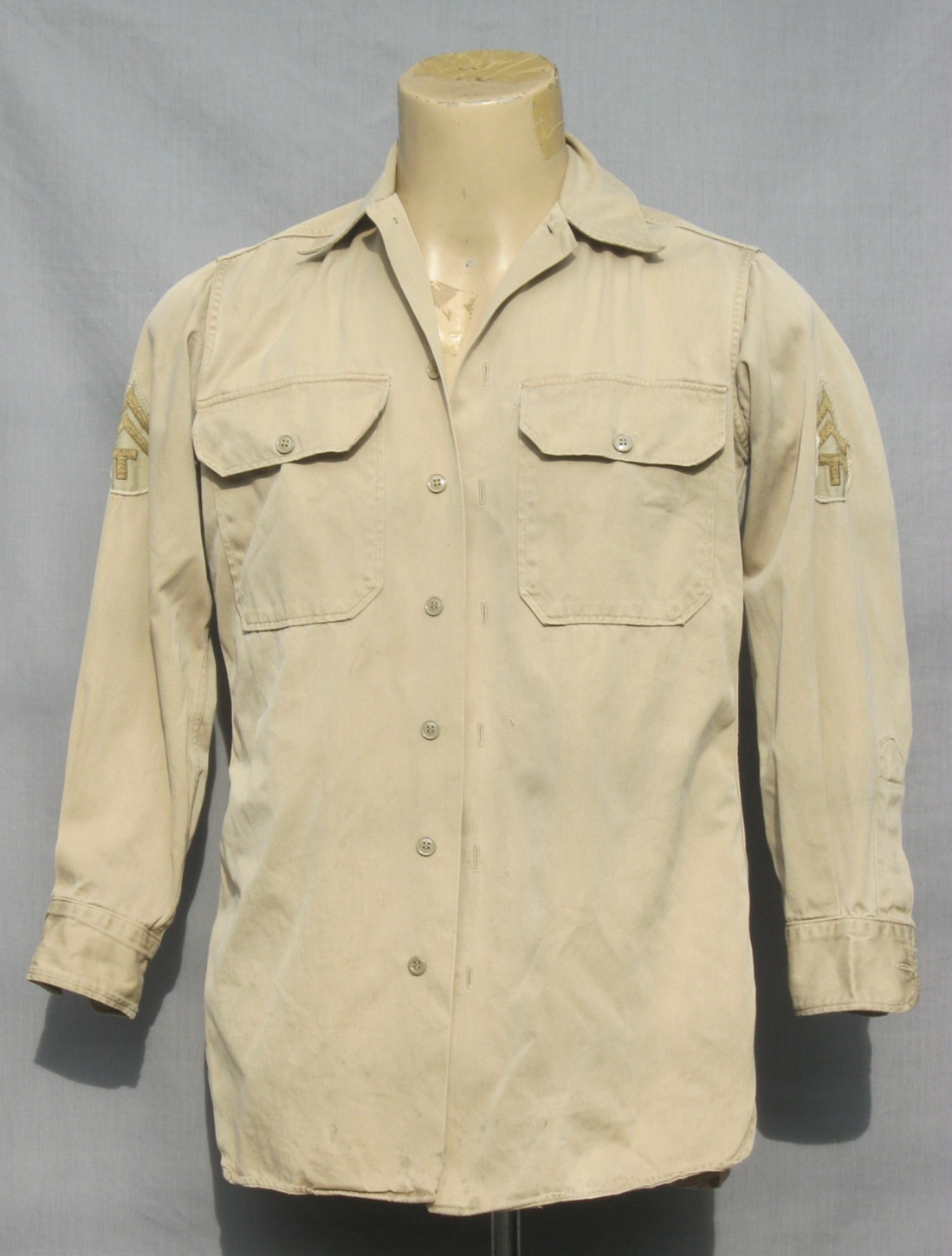 เสื้อเครื่องแบบทหารสหรัฐ สีกากี สงครามโลกครั้งที่สอง พร้อมยศ