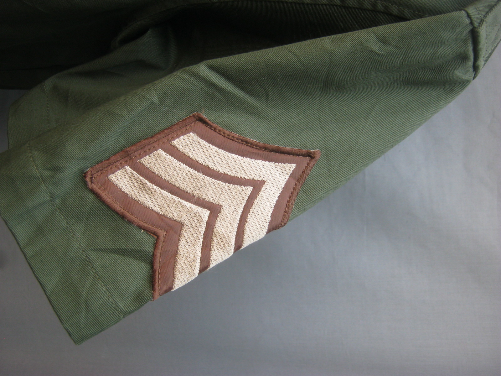 เสื้อแฟชั่นแนวทหาร