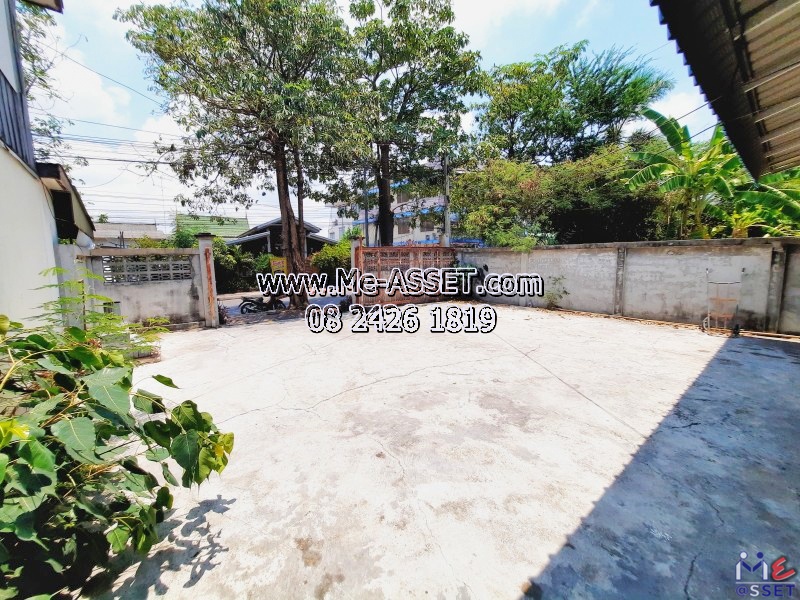 ขายที่ดินพร้อมสิ่งปลูกสร้าง ย่าน ถนนประชาธิปไตย นางสร้อยระย้า พลายแก้ว ต.ท่าพี่เลี้ยง อำเภอเมือง สุพรรณบุรี : ใกล้โกหนุ่มก๊วยเตี๋ยวเนื้อรสเด็ด : 163.5 ตร.วา