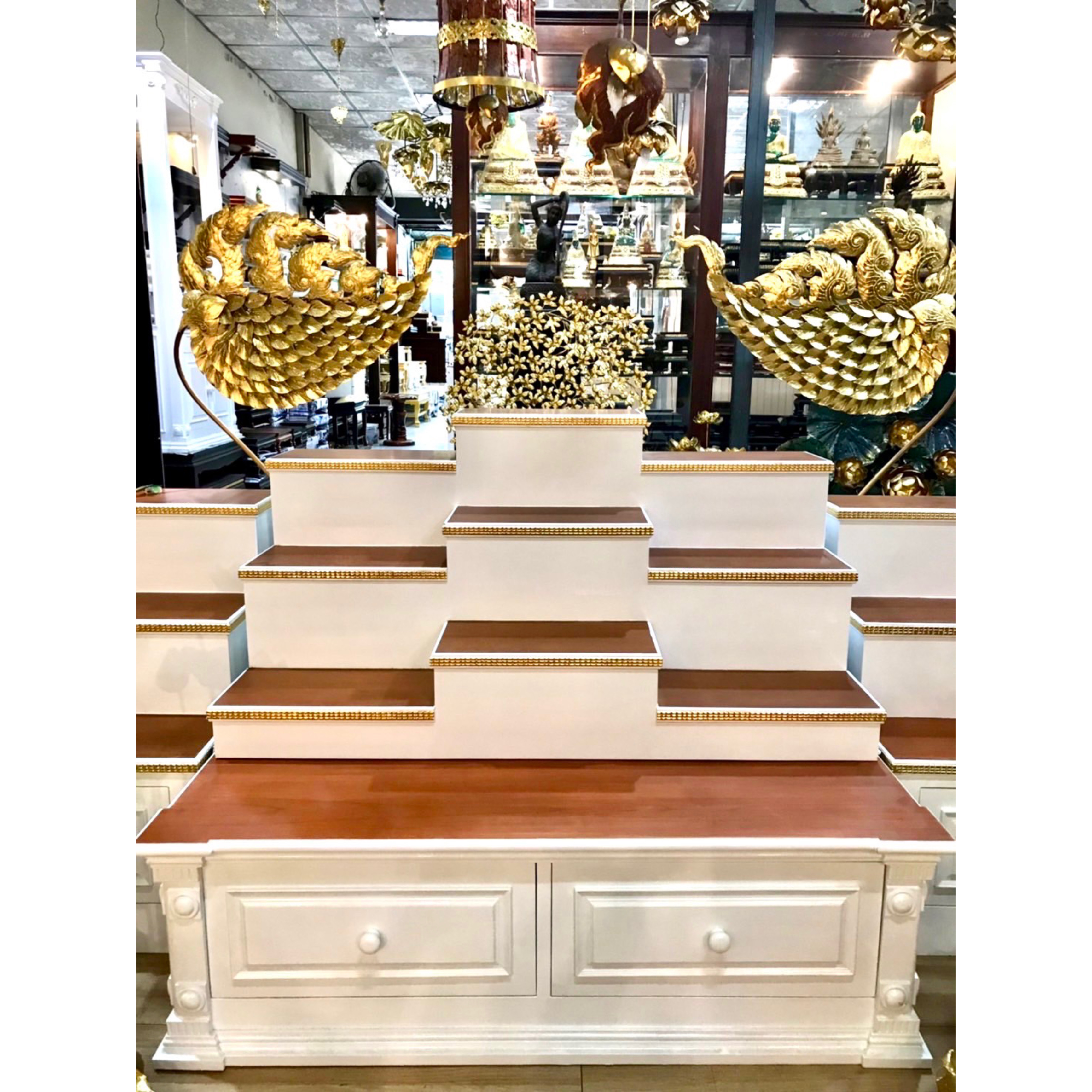 ตู้พระแบบเตี้ย 9x8 ขั้นบันได 15 ขั้น สีขาวท็อปสัก