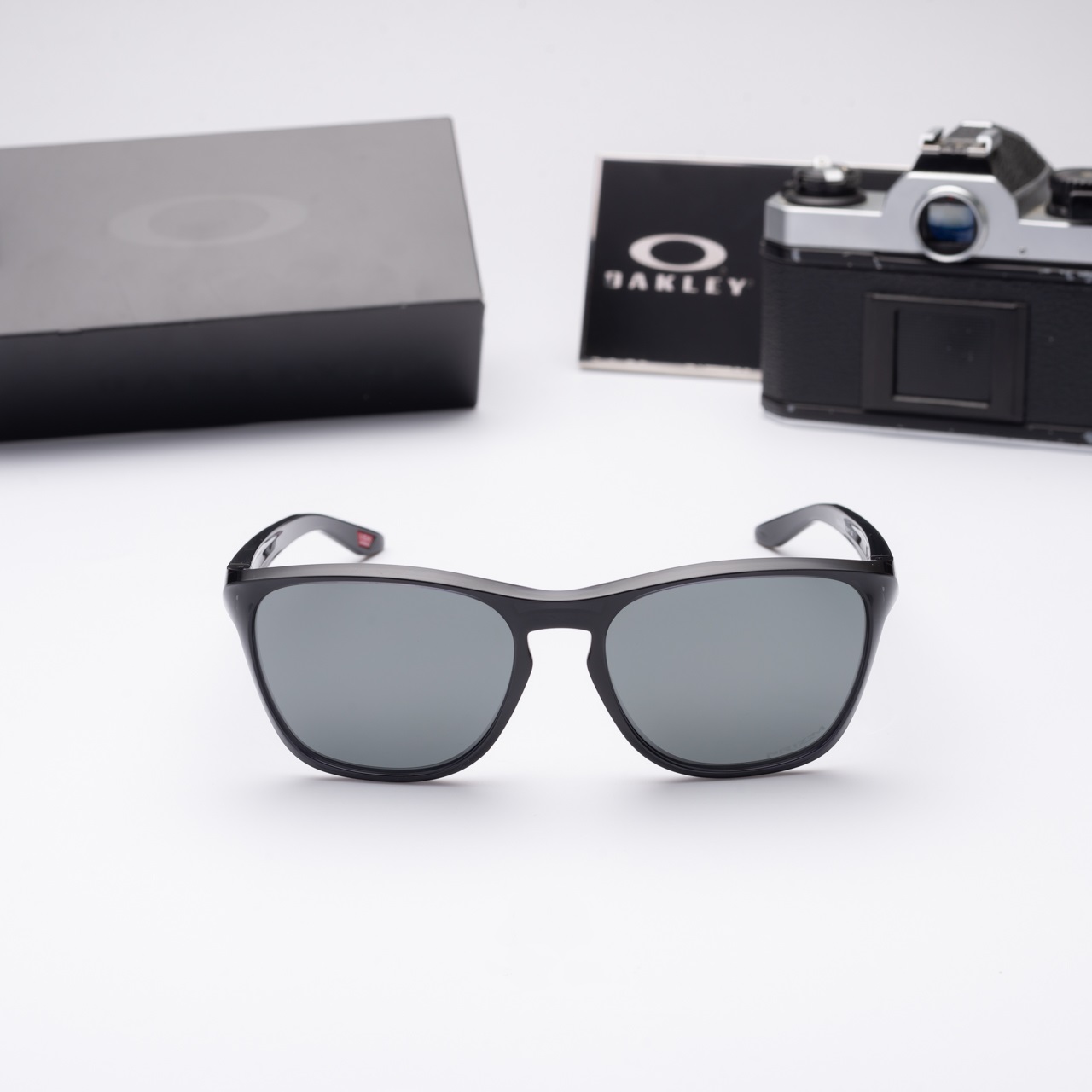 แว่นกันแดด OAKLEY MANORBURN OO9479-02 Black Ink Prizm Black