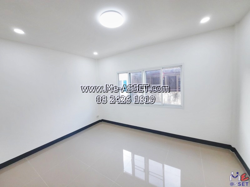 ขายทาวน์เฮ้าส์รีโนเวทใหม่ ใกล้ตลาดมนวดี รถไฟฟ้าสายสีม่วงสถานีคลองบางไผ่ ย่าน บ้านกล้วยไทรน้อย พิมลราช บางบัวทอง แถมเฟอร์นิเจอร์ตกแต่งมูลค่า 50,000 บาท : มบ.นริศา : 2 ชั้น 16 ตร.วา