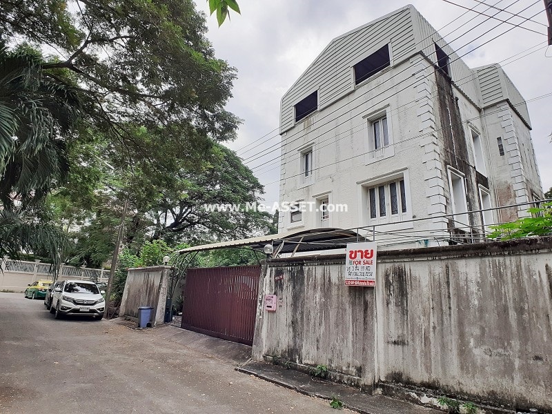 ขายบ้านเดี่ยว ม.ศรีนครพัฒนา ถ.นวมินทร์ 24 แขวงคลองกุ่ม เขตบึงกุ่ม กรุงเทพ / พื้นที่ 3 ชั้น 99 ตารางวา