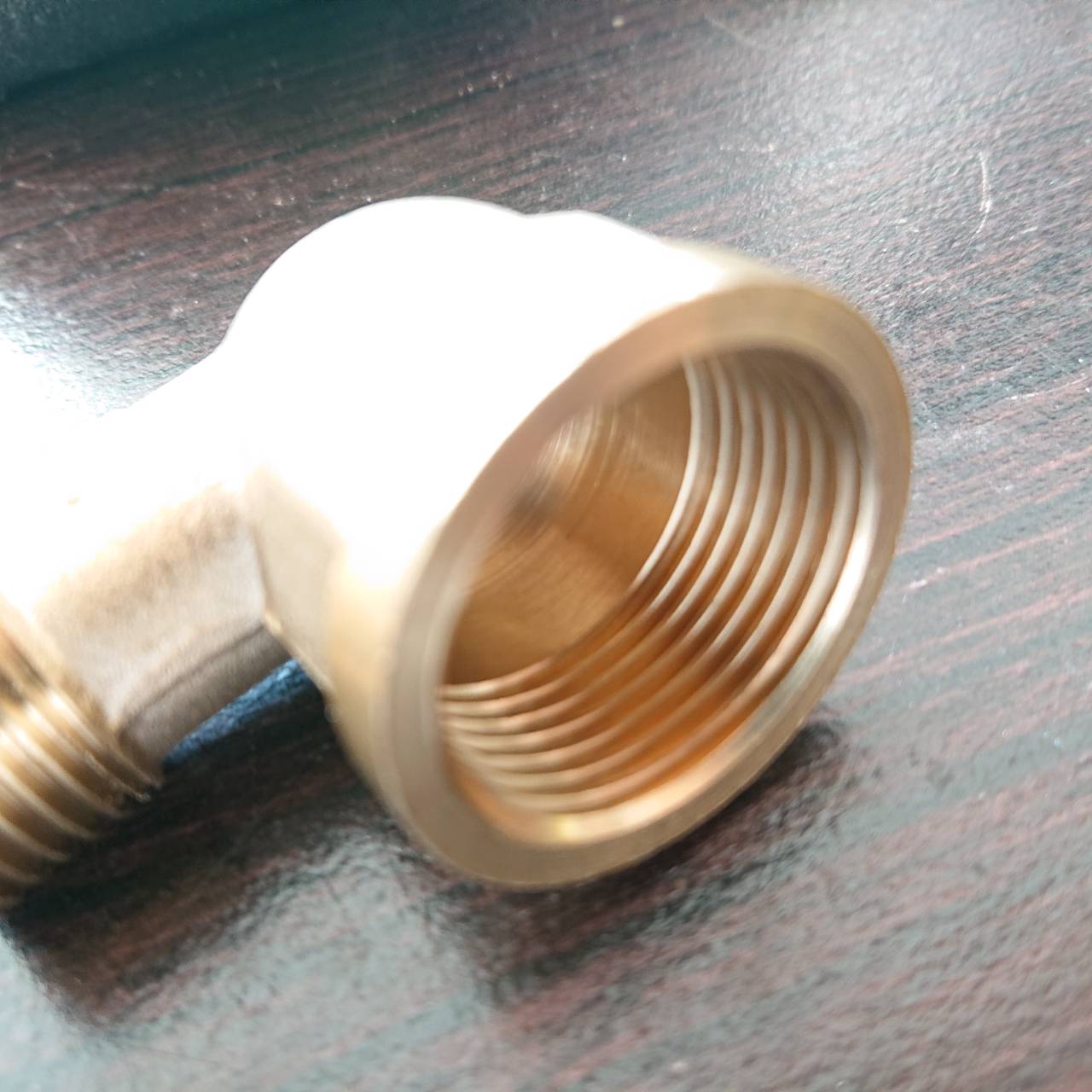 ทองเหลือง ข้องอเกลียวใน6หุน เกลียวนอก4หุน #060498